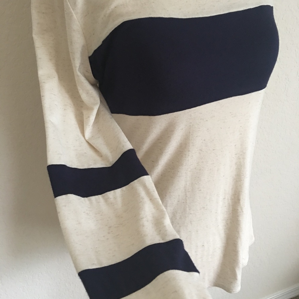 🤩5 for $25 SALE🤩 Navy Color Block Top - Picture 2 of 3