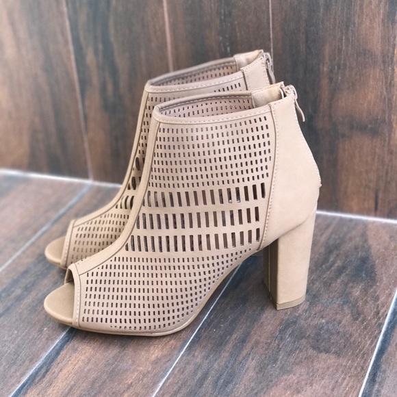 NIB Tan Laser Cut Perforated Peep Toe Bootie - Picture 7 of 8