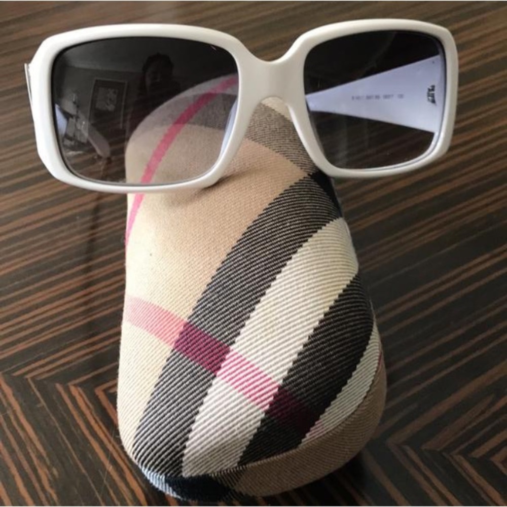 BURBERRY SUNGLASSES