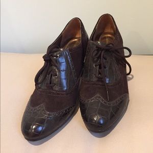 Brown pleather/suede oxford heels