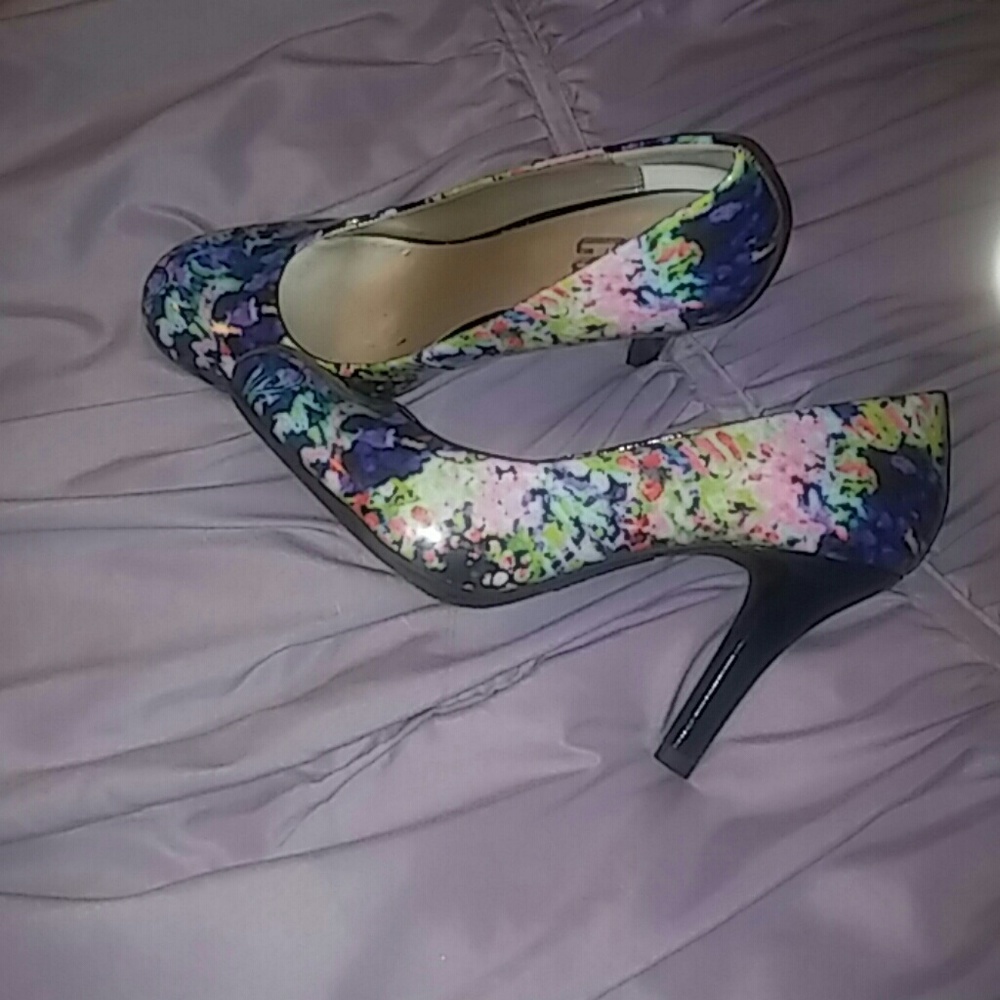 Flowered Patent leather heels