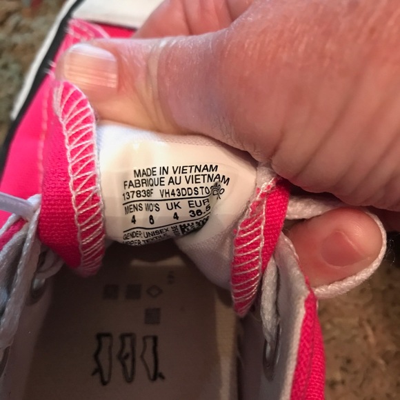 WEEKEND SALE🔥 Pink Converses - Picture 3 of 4