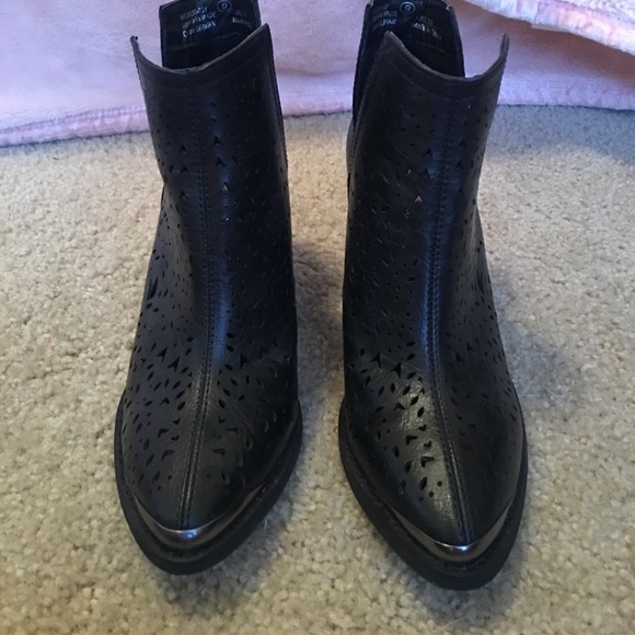 Not Rated ankle bootie - Picture 3 of 4