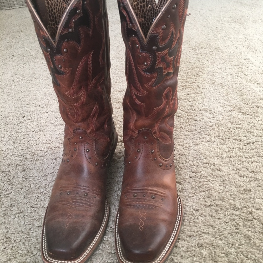Women's Ariat Western cowgirl boots