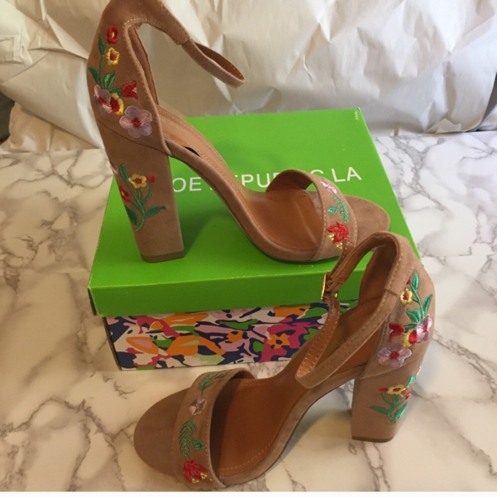 Boutique suede embroidered heels - Picture 5 of 6