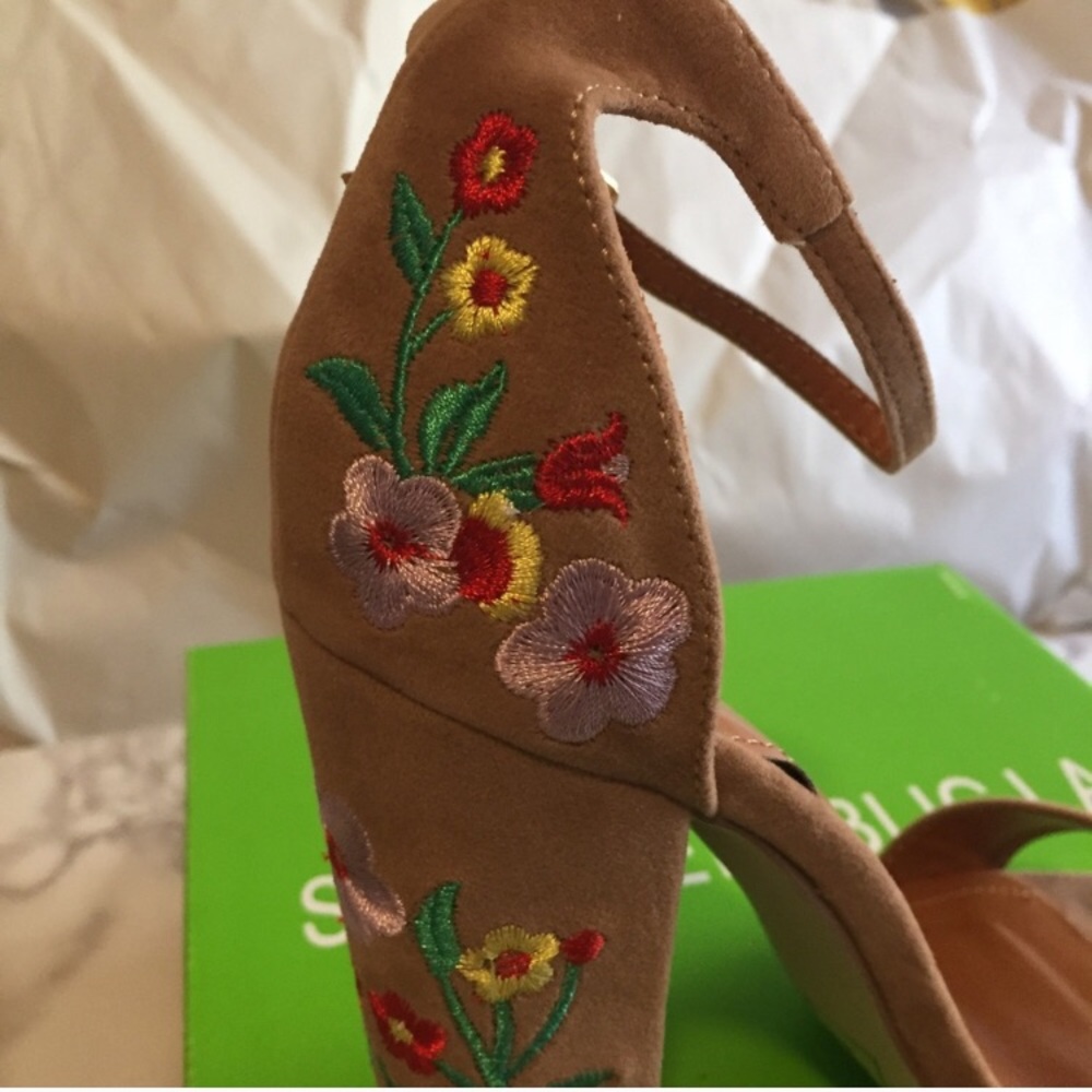 Boutique suede embroidered heels - Picture 6 of 6