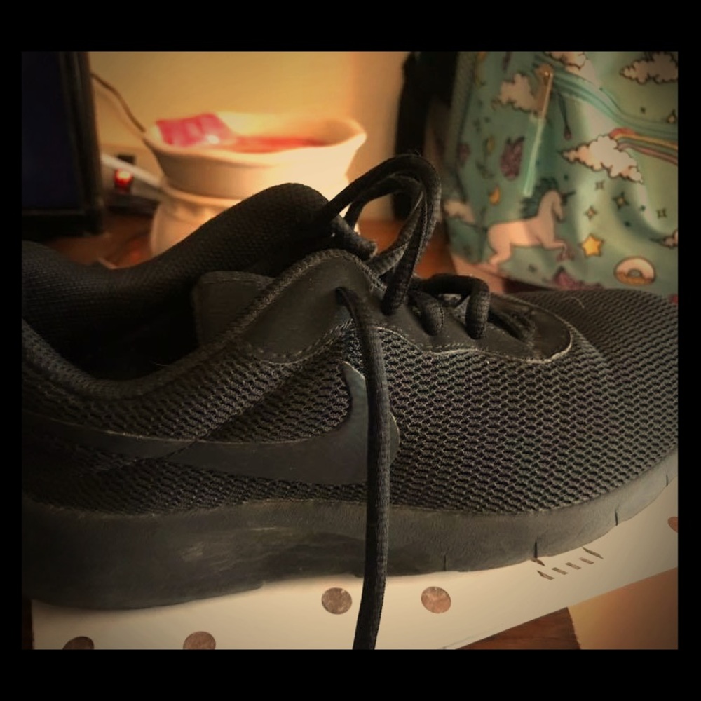 Black Nike's
