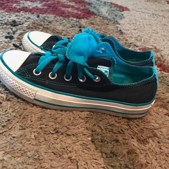 WEEKEND SALE🔥 Blue & Black Converses - Picture 2 of 4