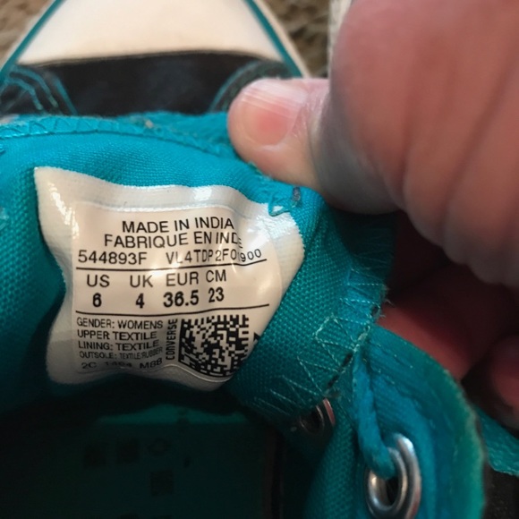 WEEKEND SALE🔥 Blue & Black Converses - Picture 3 of 4