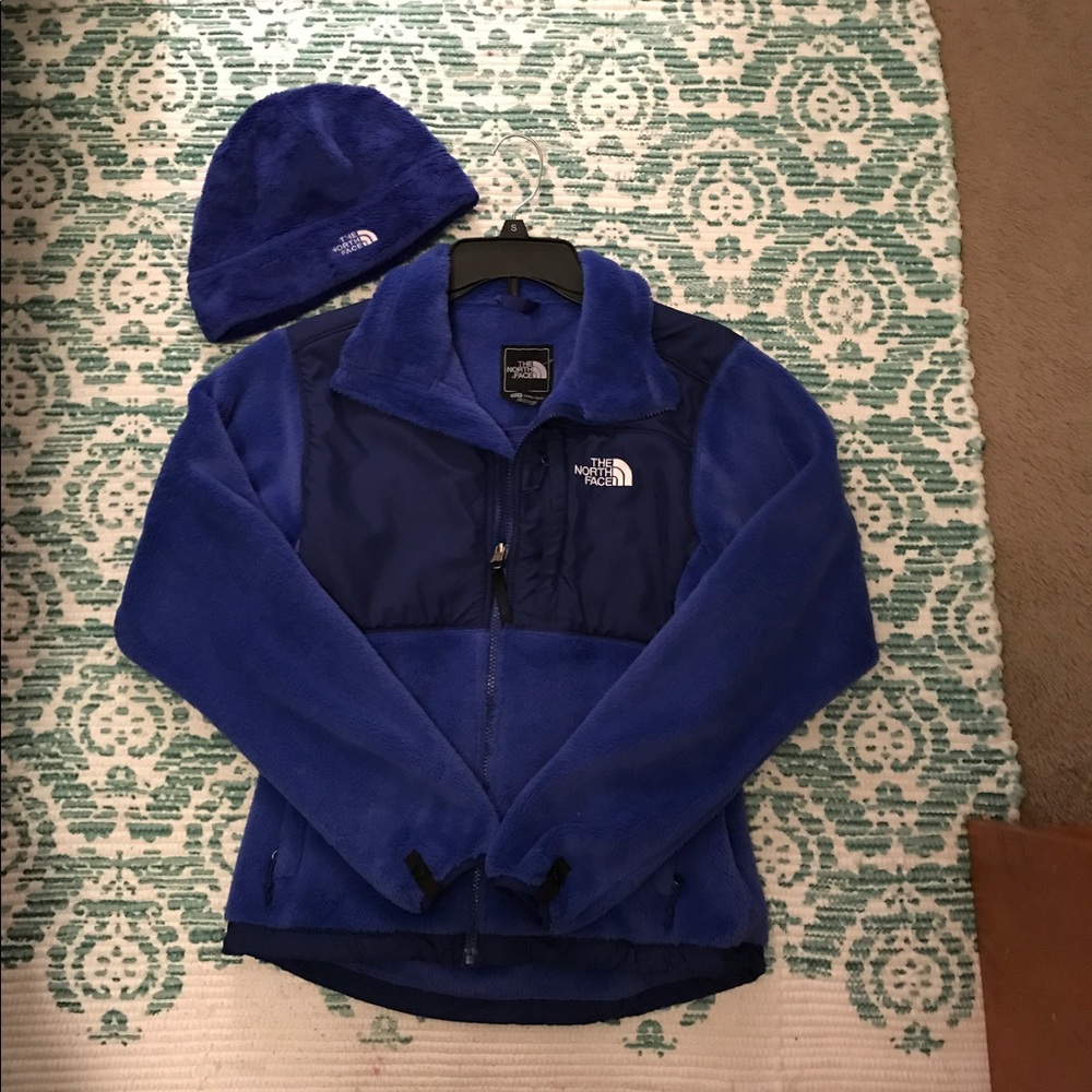 ❌SOLD❌ North Face Jacket and Hat