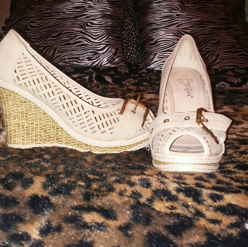 Wedge sandals
