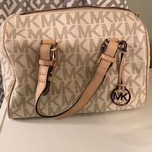 Michael Kors like new medium satchel