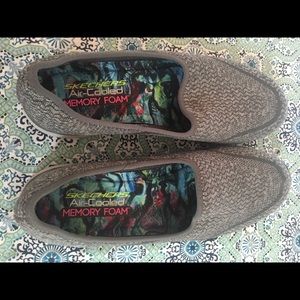 Skechers (NWOT) memory foam slip on shoes.