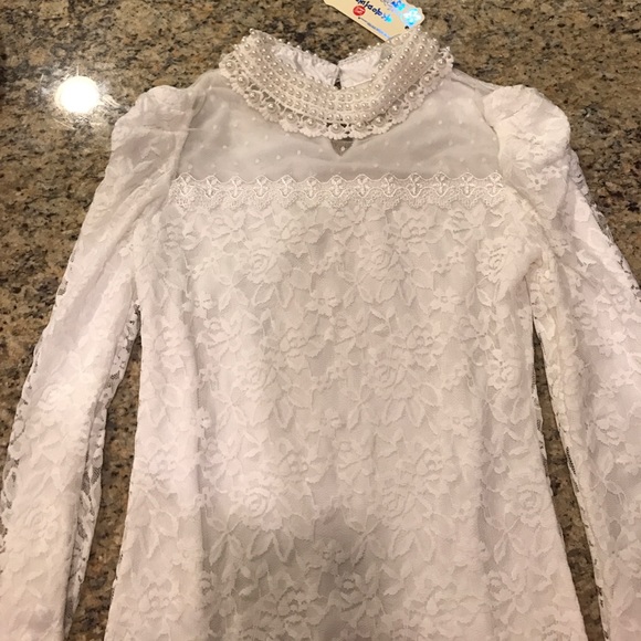 NWT!!! White lace top with pearl embellishments - Picture 1 of 8