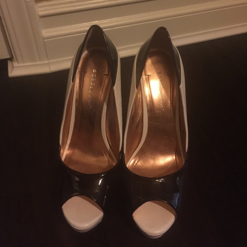BCBG Peep toe