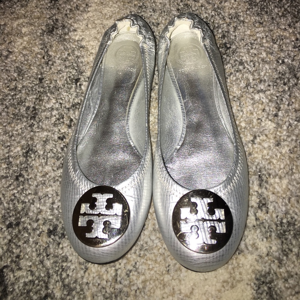 TORY BURCH SILVER MEDALLION FLATS