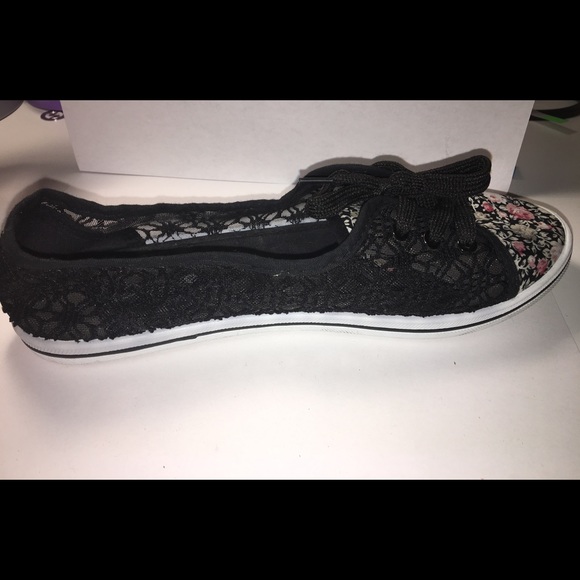 Floral/lace sneakers - Picture 4 of 4