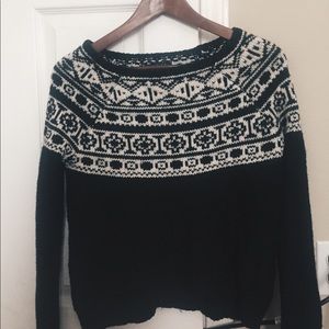 🗣 Black & White Sweater