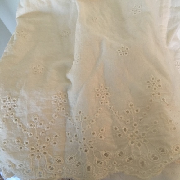 eyelet trim romper - Picture 4 of 6