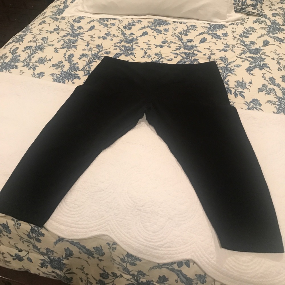 Black Capri, Size XXL