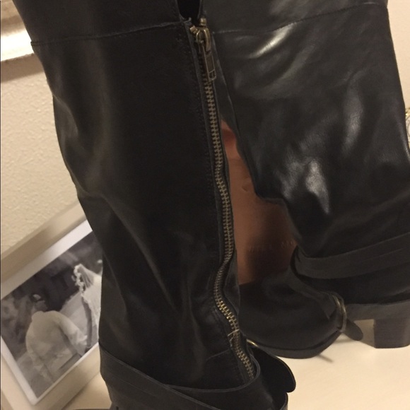 Knee high black boots - Picture 3 of 5