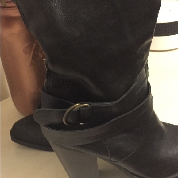 Knee high black boots - Picture 4 of 5