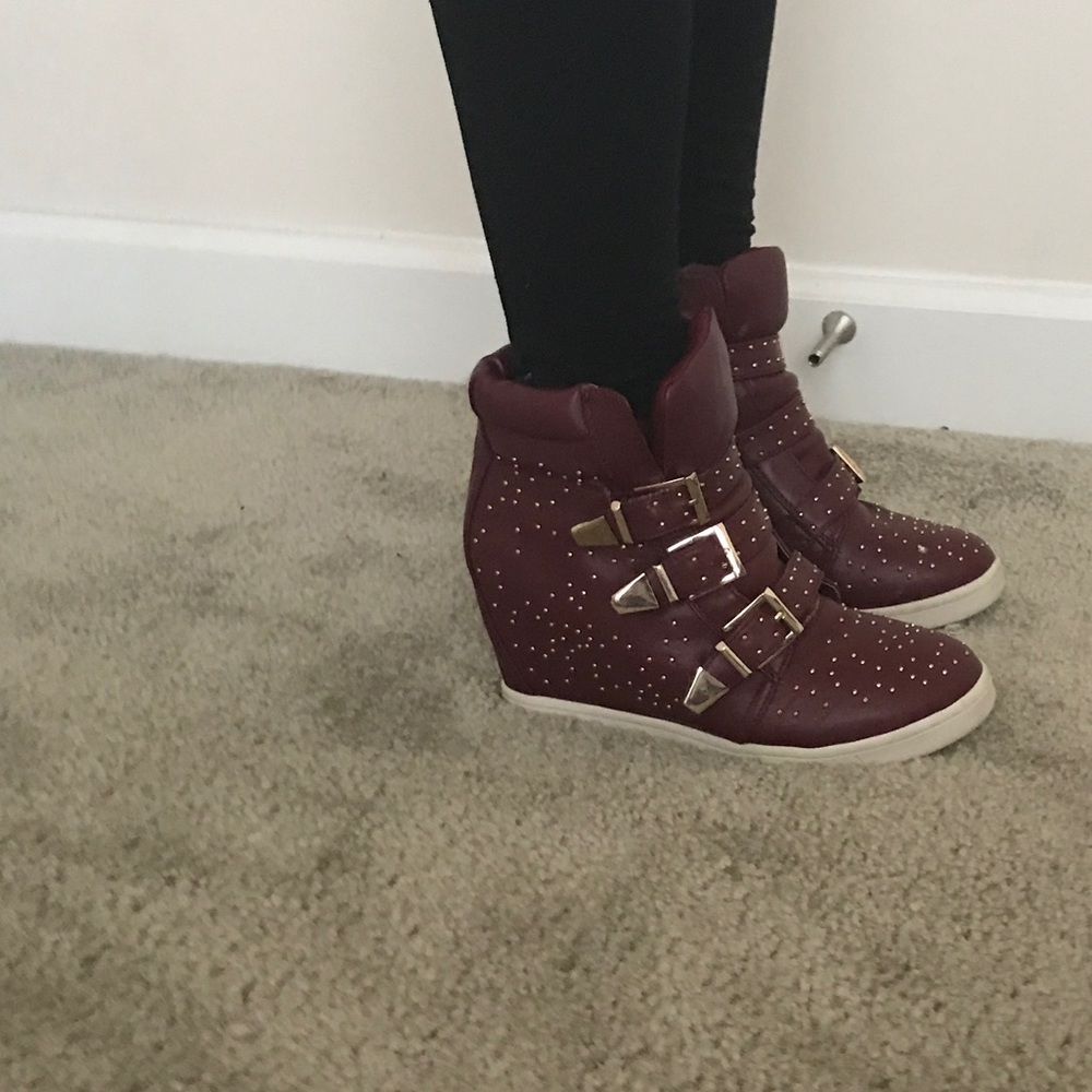 Maroon red wedges