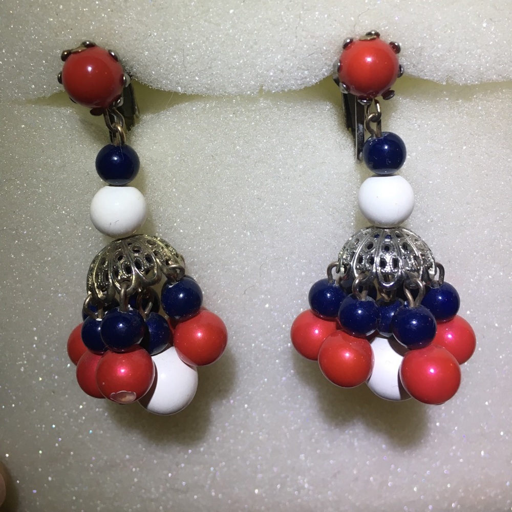 Vintage clip on dangle earrings. Very patriotic