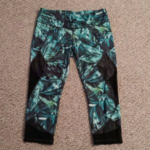 Athleta Capris sz Large