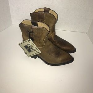 Frye Western Ankle Boots Sz 6 with tags