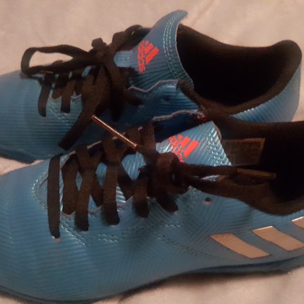 Boys 2.5 youth indoor soccer shoes