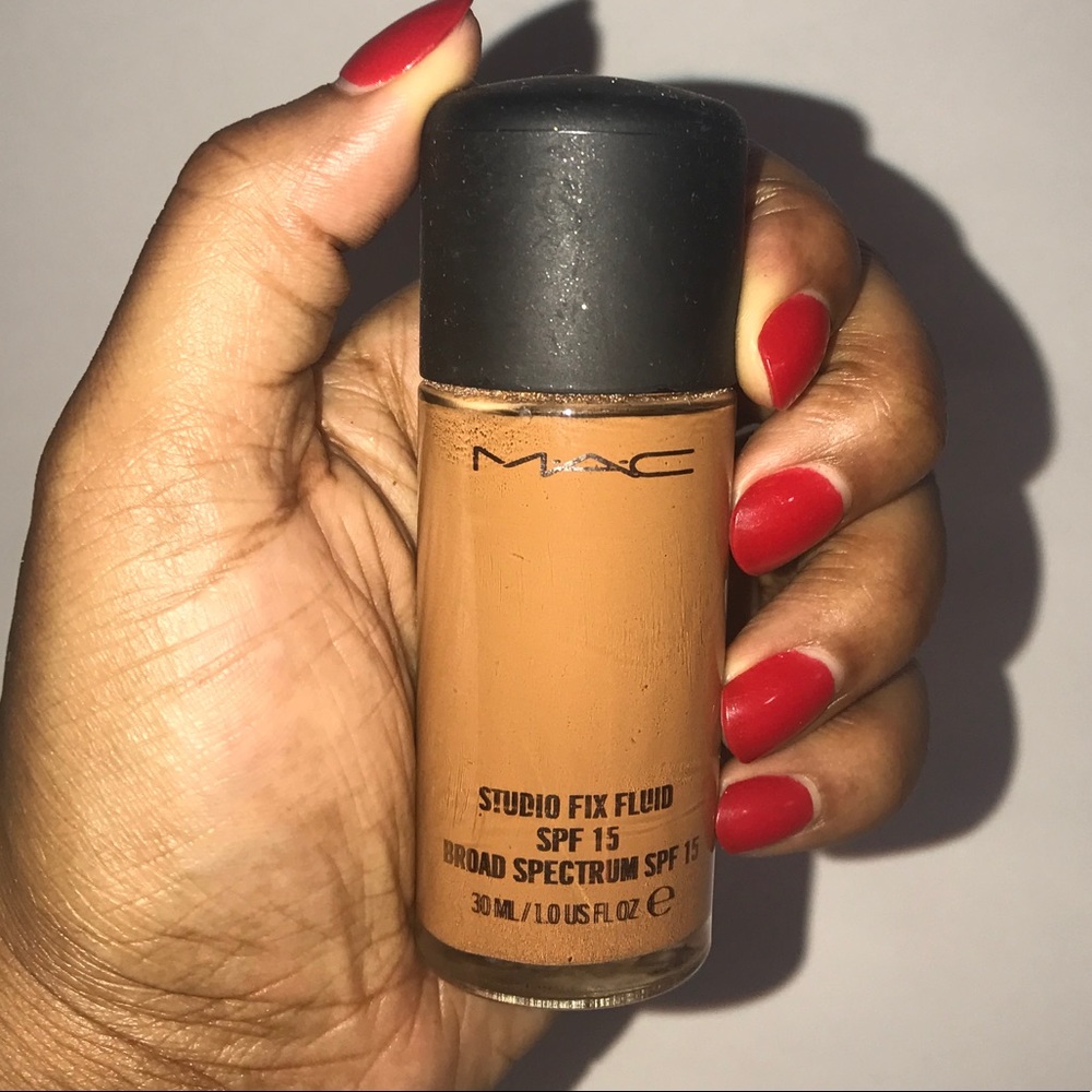 MAC Studio Fix Fluid Foundation in NC50