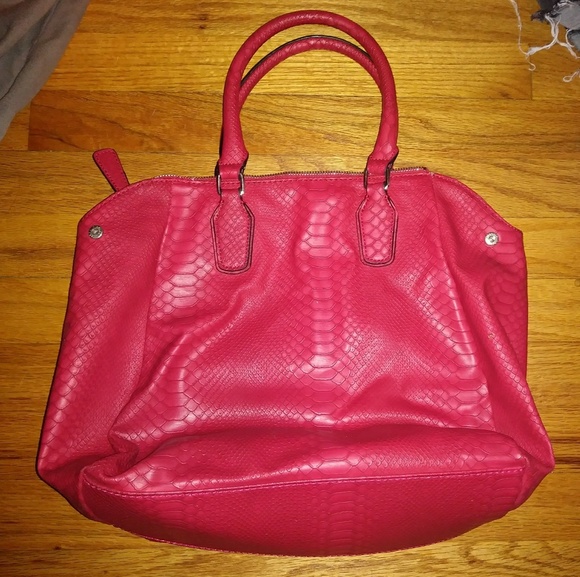 Guess purse red snake print - Picture 4 of 6