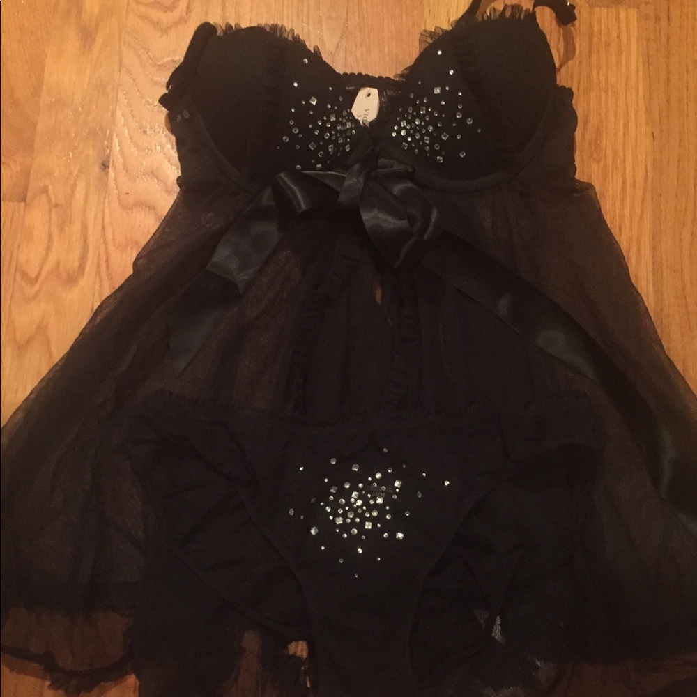 NWT Victoria's Secret black babydoll size 34B/Med
