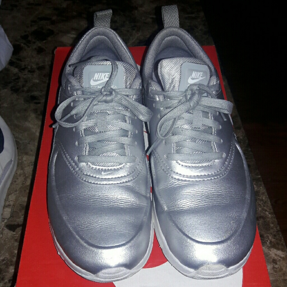 Silver nike air max thea