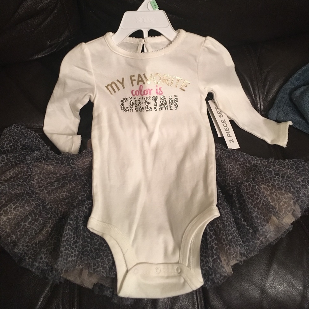 2 pieces tutu and onsie brand new
