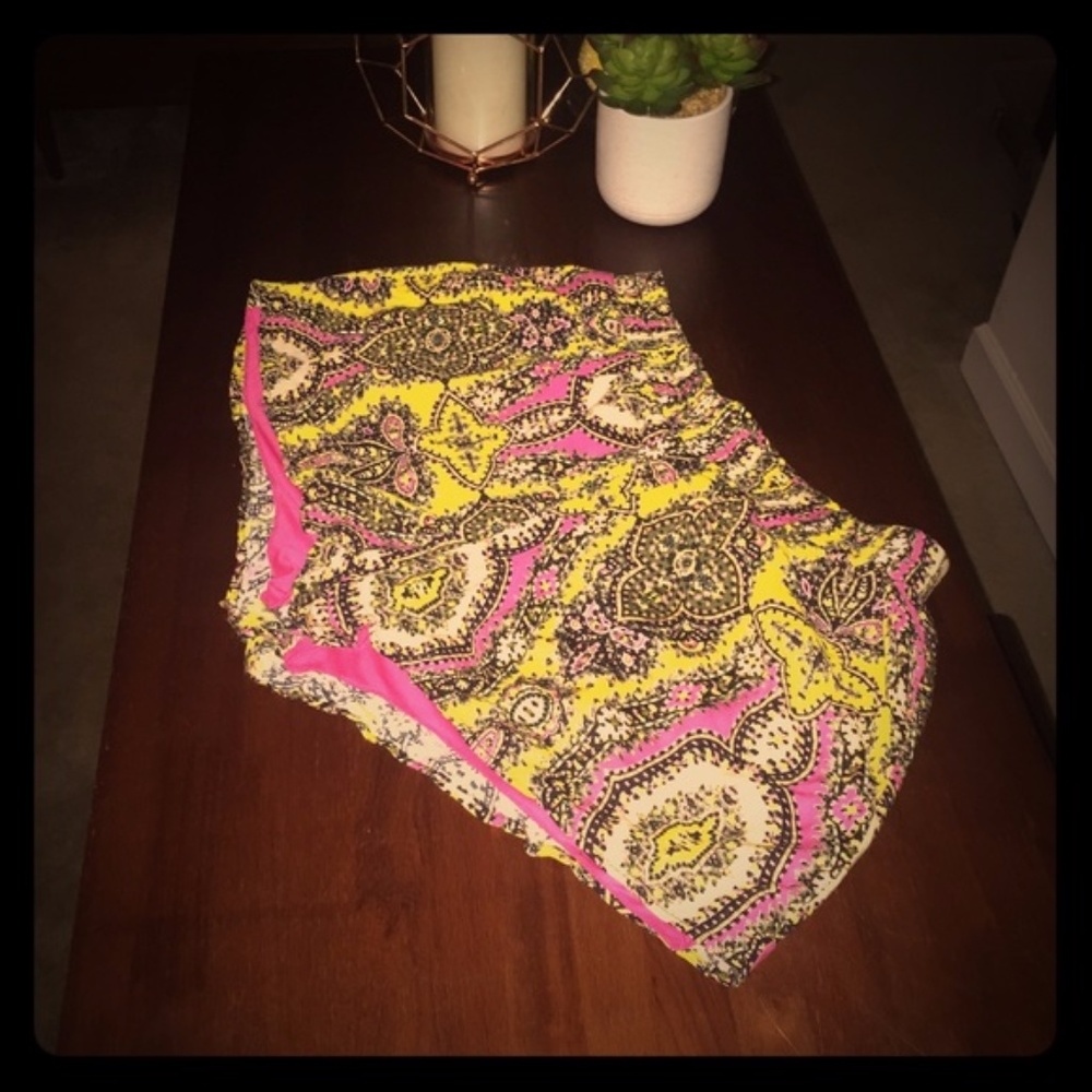 Francesca's Paisley Patterned Short - Picture 3 of 8
