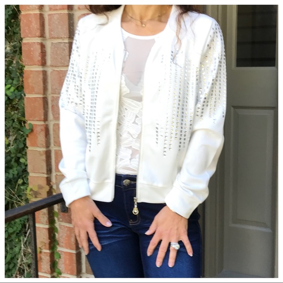 ✨LAST ONE SALE✨white embellished jacket - Picture 3 of 8