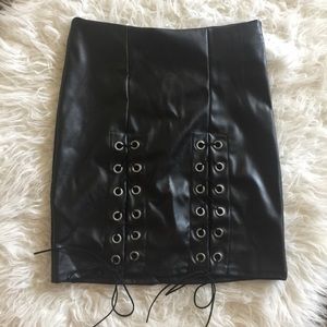 windsor black faux leather lace up skirt size s