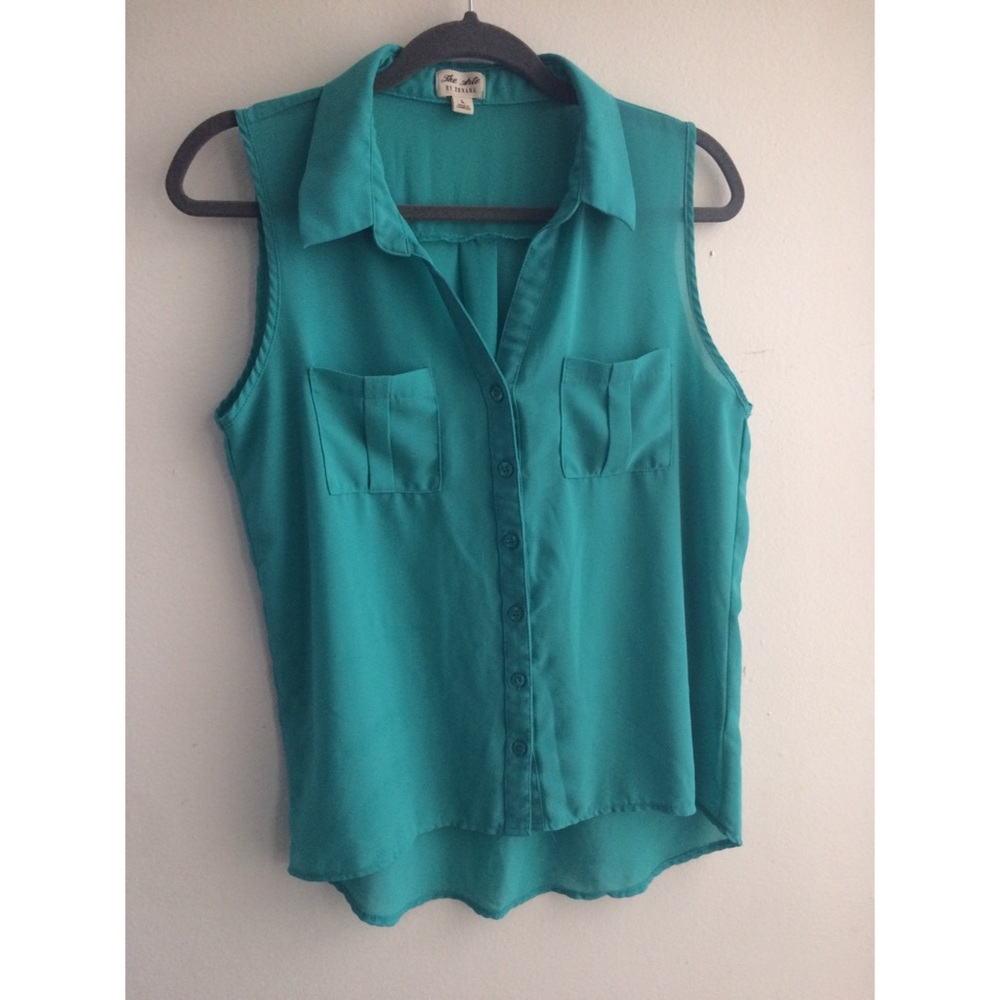 Sleeveless blouse