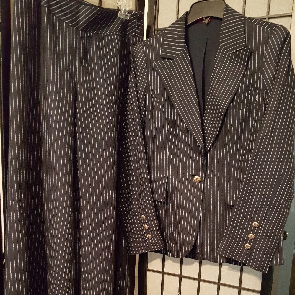 Oscar De La Renta pinstripe two piece pant suit.