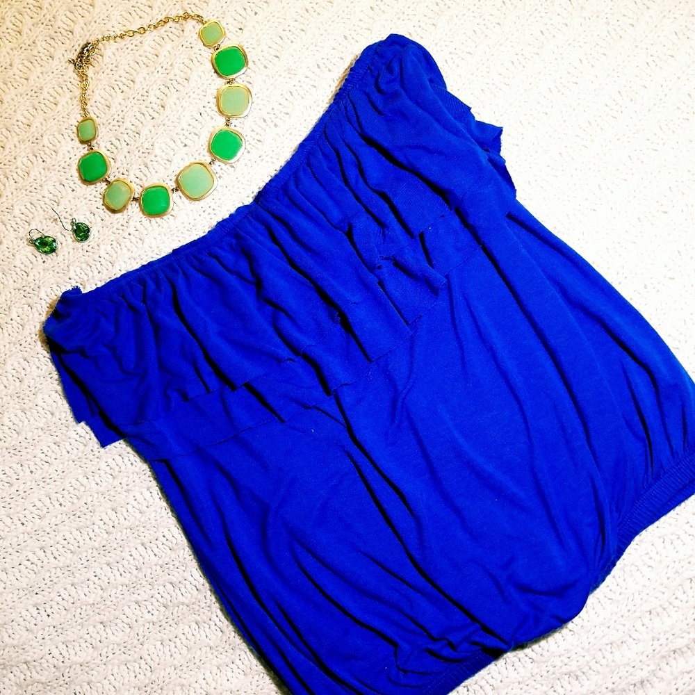 Pretty blue strapless top