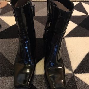 Donald Pliner like new black patent leather boots