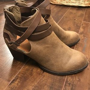 Short boots/booties