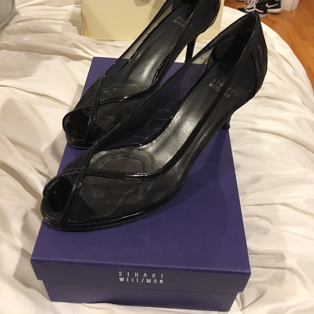 Black open toe low pumps