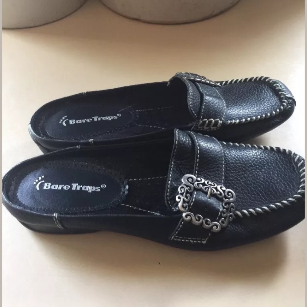 ❌❤️SOLD❤️❌Black Leather Bear Trap Mules sz. 6m NEW