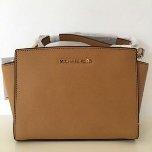 Michael Kors Selma Medium Saffiano Messenger
