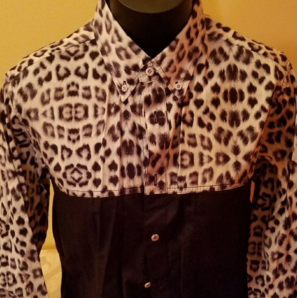 Unyforme Men's button down shirt, Size M