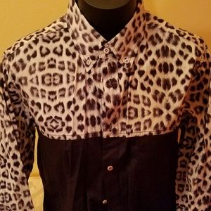 Unyforme Men's button down shirt, Size M