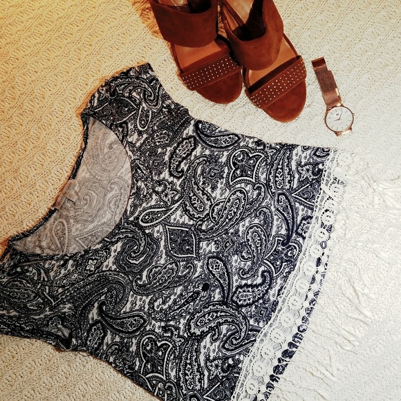 Cute blue and white top with fringe - Picture 2 of 3